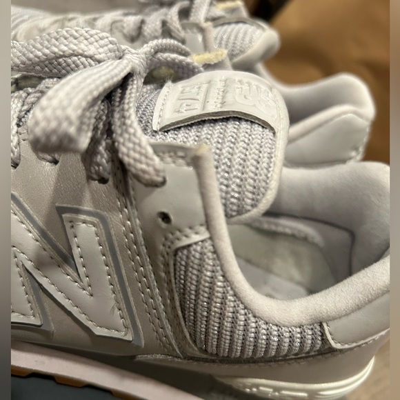 WMNS NEW BALANCE
574 LIFESTYLE METALLIC LEATHER SNEAKERS WOMAN GREY - Picture 11 of 14